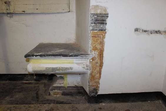 Masonry seat with slate top under the window